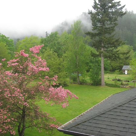 Sasquatch Crossing Eco Lodge B&B Harrison Mills Exterior foto
