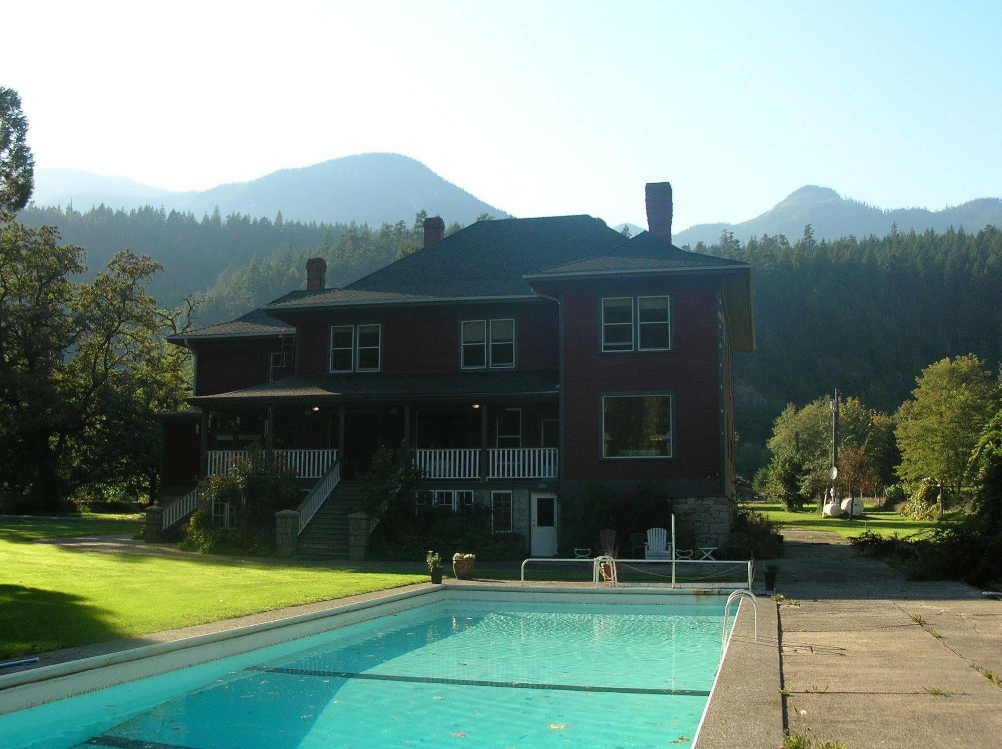Sasquatch Crossing Eco Lodge B&B Harrison Mills Exterior foto